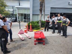 Entrega de mesa de elevación a Mercedes Benz